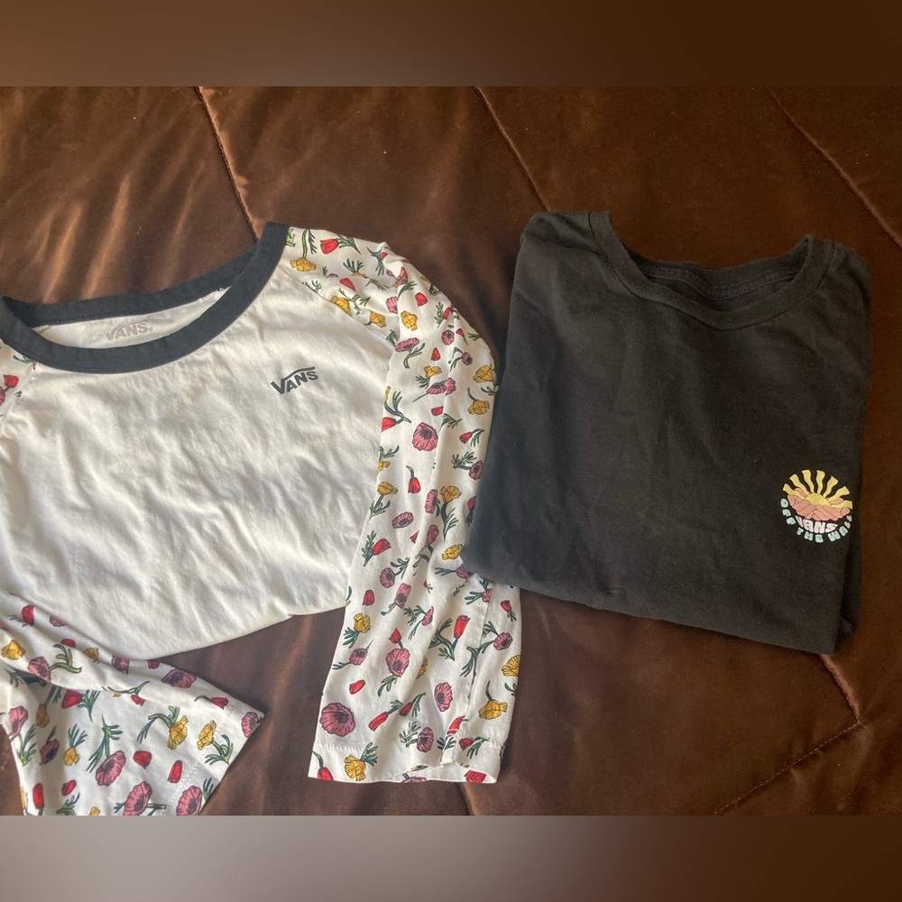 2 Vans t-shirts